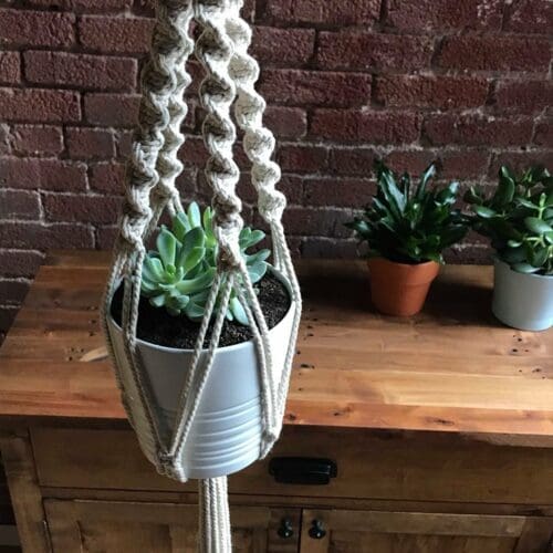 Support à plantes en macramé